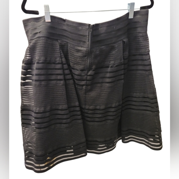 TORRID Banded Mini Skirt size 3 - Picture 2 of 6